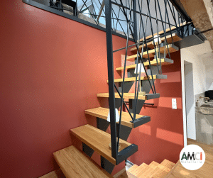 Escalier intérieur acier thermolaqué RAL 9005 et marches chêne - Auvers-sous-Montfaucon - AMCI Métallerie